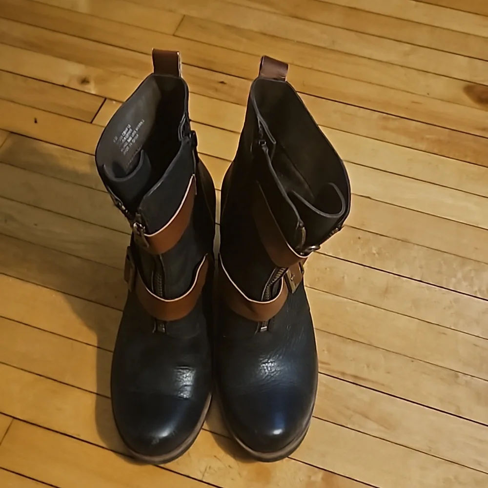 Korks by Kork Ease Richards Leather Ankle Bootie - Picture 3 of 5